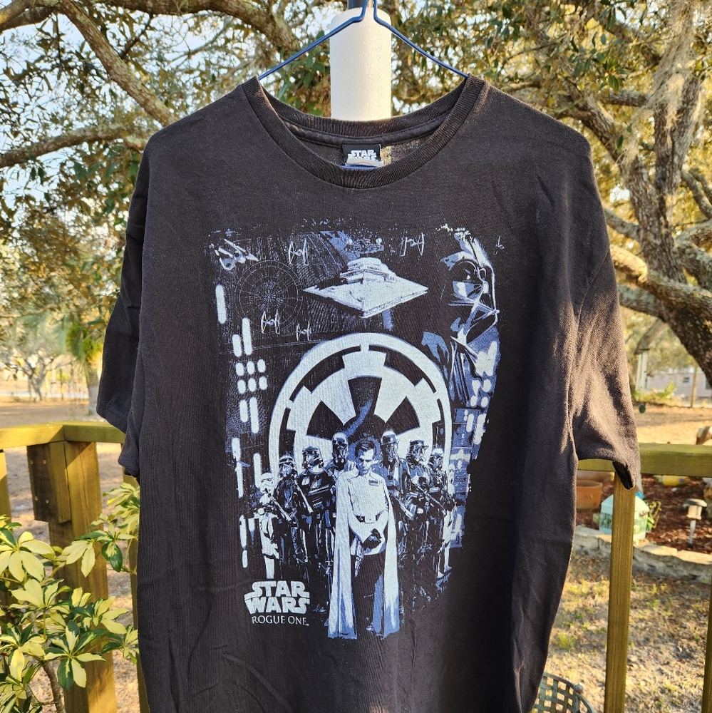 Star Wars Rouge One  T-Shirt Size Lg EUC P/P 19.5"